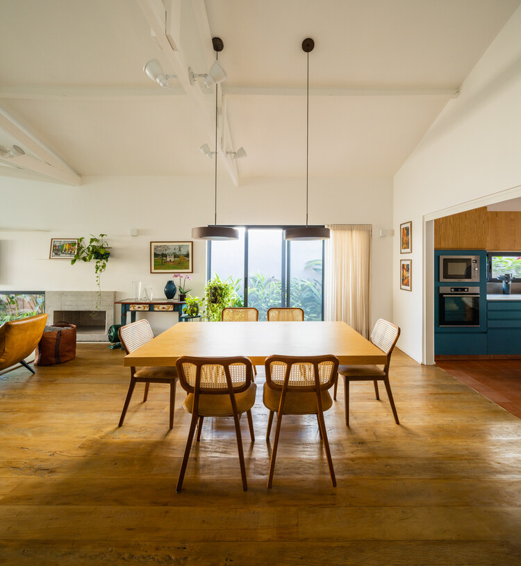 Casa da Sabrina e do Guto / Goiva - Fotografia de Interiores, Sala de Jantar, Madeira, Mesa, Cadeira, Iluminação