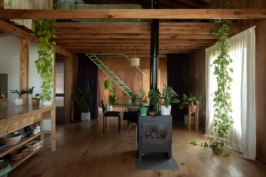 Casa Ona / Juliana Mondinalli - Franco Palacios Beltran - Fotografía interior, Madera, Sillas