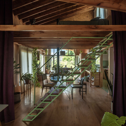 Casa Ona / Juliana Mondinalli - Franco Palacios Beltran - Fotografía interior, Madera, Sillas, Escaleras, Fijación Vigas