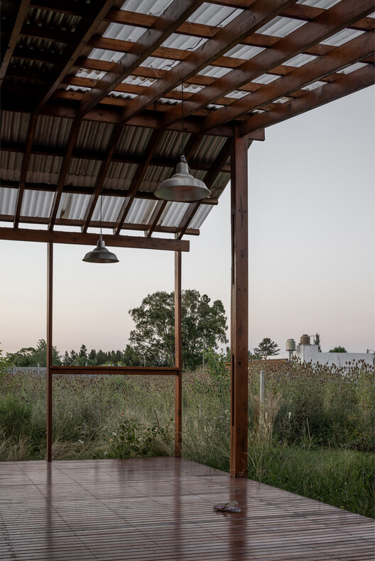 Casa Ona / Juliana Mondinalli - Franco Palacios Beltran - Fotografía interior, Madera, Fijación Vigas