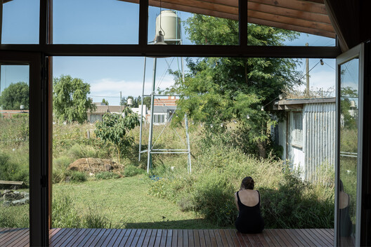 Casa Ona / Juliana Mondinalli - Franco Palacios Beltran - Fotografía exterior, Madera, Vidrio, Sillas, Fijación Vigas