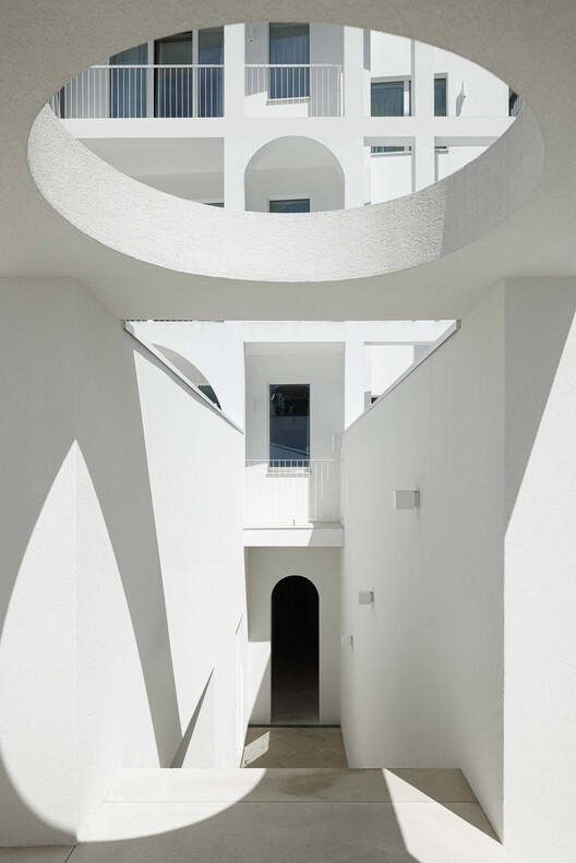 Edifício Residencial Vila Catarina / MASSLAB - Imagem 3 de 24