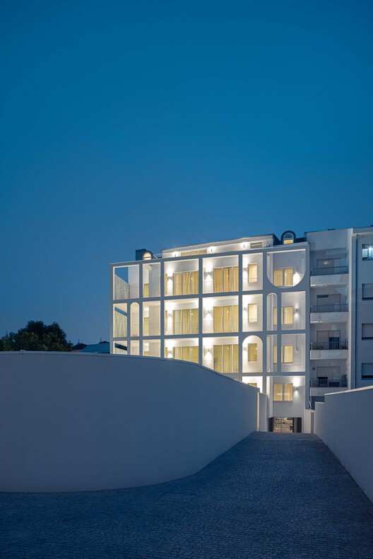 Edifício Residencial Vila Catarina / MASSLAB - Fotografia de Exterior, Balcão