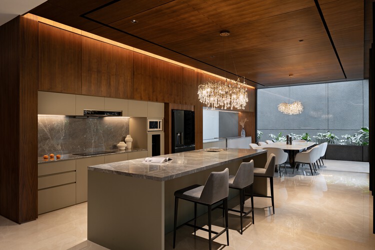 Casa Steric Spes / Gets Architects - Fotografia de Interiores, Cozinha, Madeira, Bancada, Iluminação, Mesa, Cadeira, Vidro