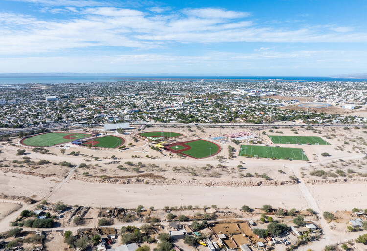Masterplan & Conjunto Deportivo La Paz / CCA | Bernardo Quinzaños - Imagen 2 de 30