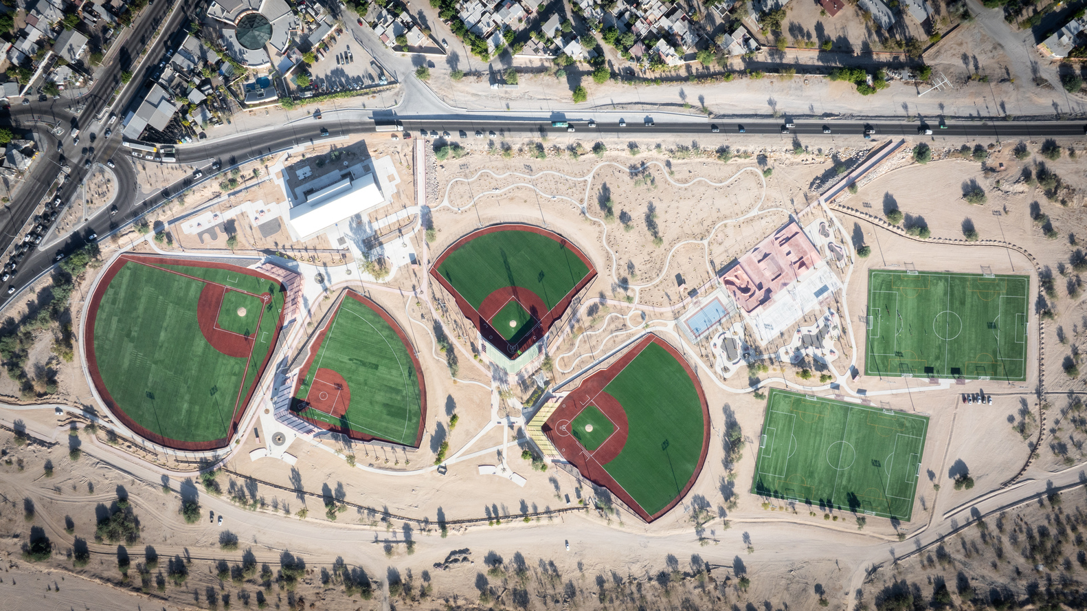 Masterplan & Conjunto Deportivo La Paz / CCA | Bernardo Quinzaños