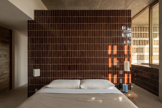 HOTEL HUMANO / Jorge Hernández de la Garza  - Fotografía interior, Dormitorio, Madera, Iluminación
