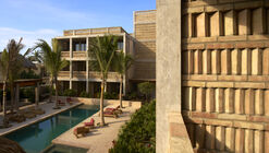HOTEL HUMANO / Jorge Hernández de la Garza 