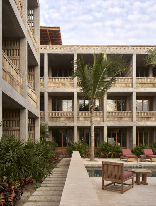 HOTEL HUMANO / Jorge Hernández de la Garza - Fotografía exterior, Balcón, Patio interior
