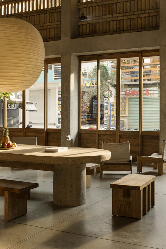 HOTEL HUMANO / Jorge Hernández de la Garza - Fotografía interior, Madera, Mesas, Sillas