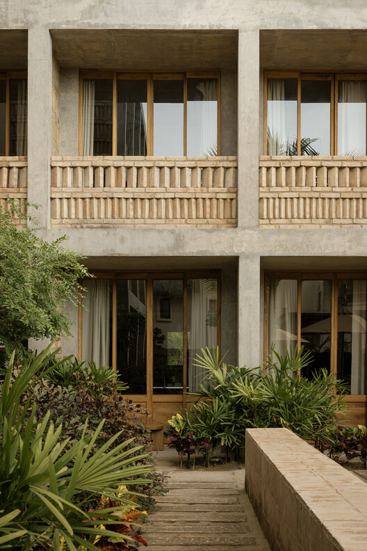 HOTEL HUMANO / Jorge Hernández de la Garza  - Fotografía exterior, Madera, Balcón