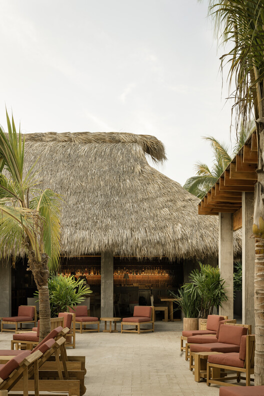 HOTEL HUMANO / Jorge Hernández de la Garza - Fotografía exterior, Madera, Sillas