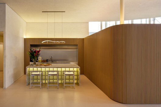 Pavilhão Tess / Estúdio Leonardo Zanatta - Fotografia de Interiores, Cozinha, Madeira, Iluminação, Cadeira, Vidro
