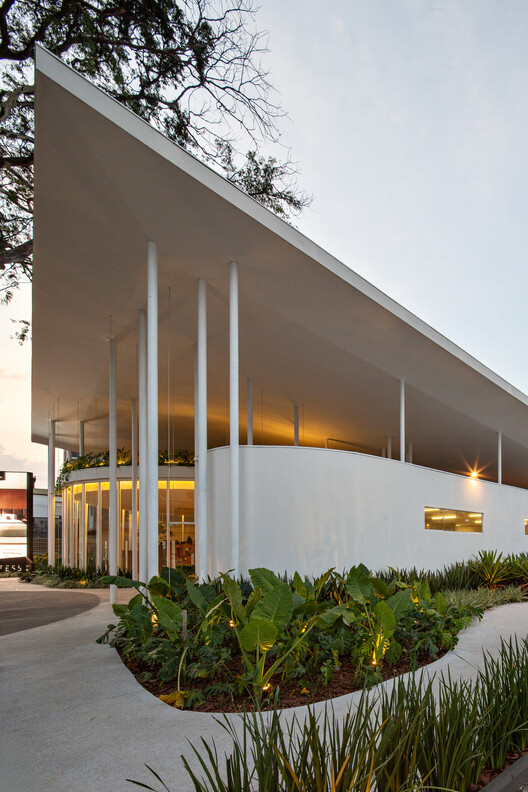 Pavilhão Tess / Estúdio Leonardo Zanatta - Imagem 15 de 23