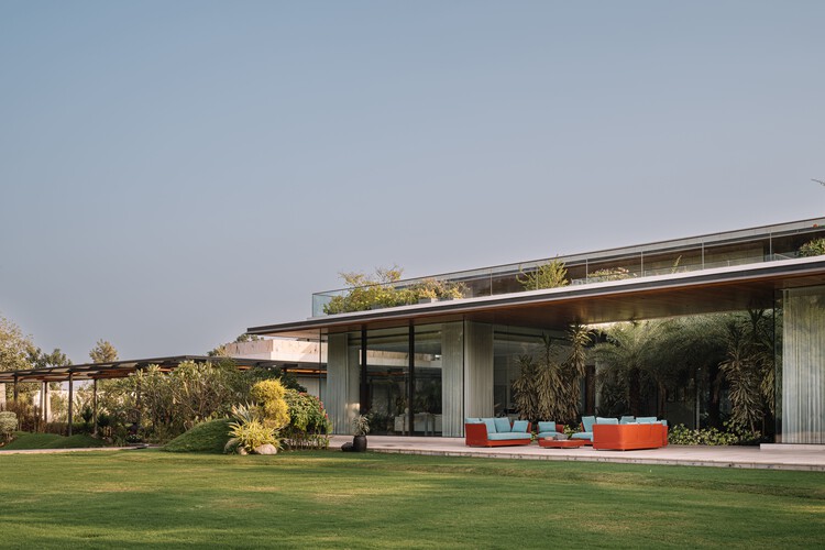 Casa Anand / Hiren Patel Architect Design - Imagem 3 de 28