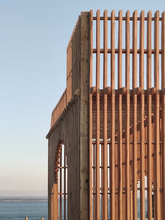  Fortaleza de Seddülbahir / KOOP Architects + AOMTD - Fotografía exterior, Madera