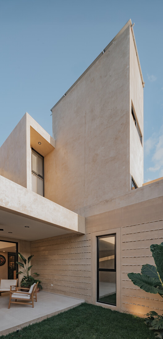 Casa ¨Eterna¨ / TARA Arquitectura - Fotografía exterior, Concreto