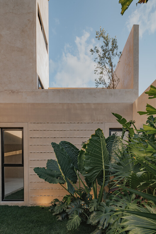 Casa ¨Eterna¨ / TARA Arquitectura - Fotografía exterior, Concreto
