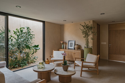 Casa ¨Eterna¨ / TARA Arquitectura - Fotografía interior, Sala de estar, Madera, Sillas