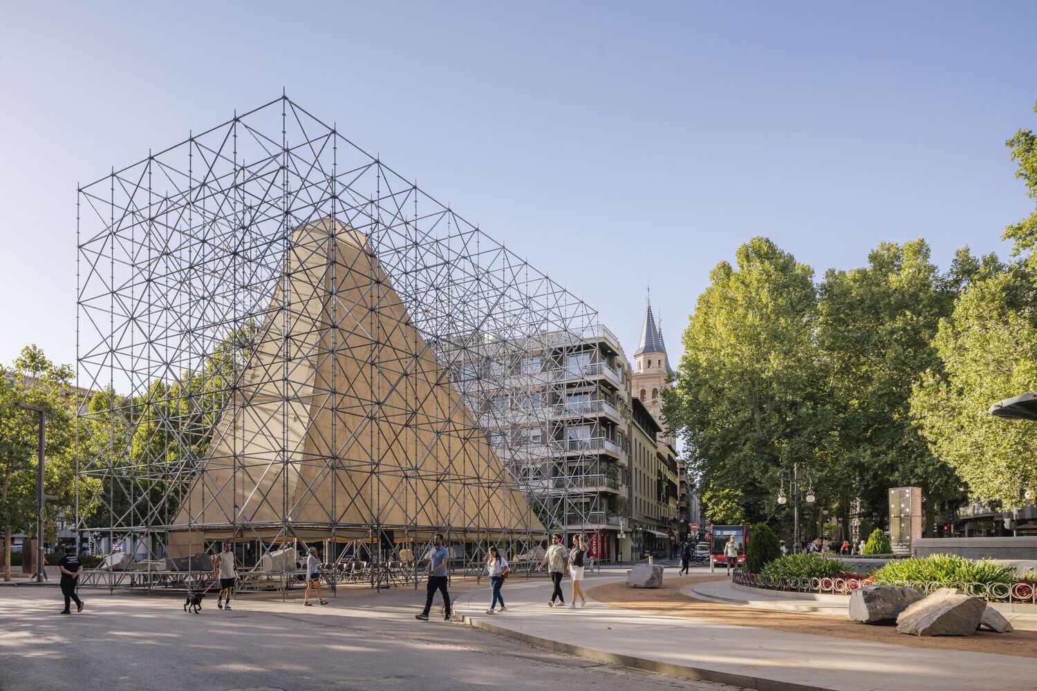 Hecho para (no) durar: cómo la arquitectura reversible está redefiniendo nuestra forma de construir - Imagen 1 de 17