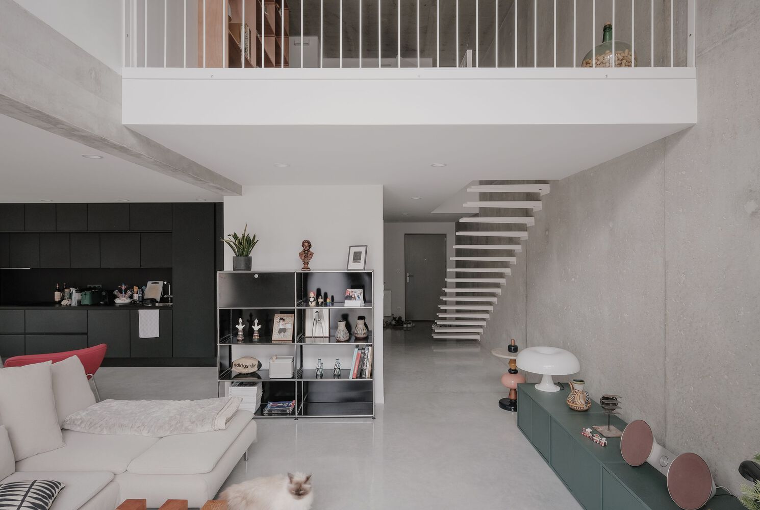 Complejo habitacional Volumes Capables / A6A - Fotografía interior, Escaleras, Sillas