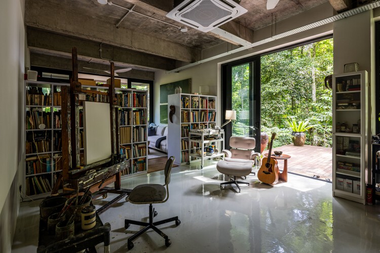 Casa de la selva / Choo Gim Wah Architect - Fotografía interior, Madera, Iluminación, Sillas, Estanterías