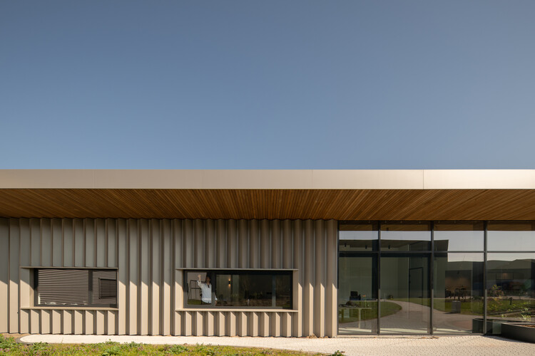 Sede da Aluned / HA-HA Design & Development - Fotografia de Exterior, Madeira, Fachada