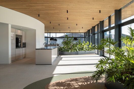 Sede da Aluned / HA-HA Design & Development - Fotografia de Interiores, Cozinha, Iluminação, Mesa, Cadeira, Vidro