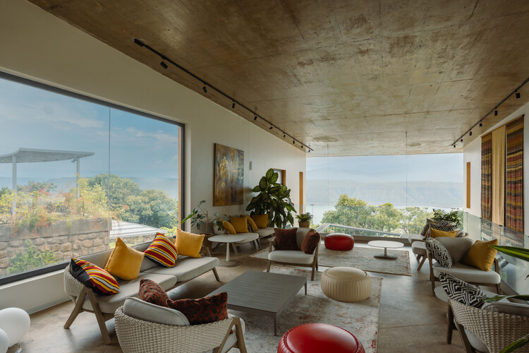 Halala Kella Lodge / RAAS Architects - Fotografía interior, Sala de estar, Sillas