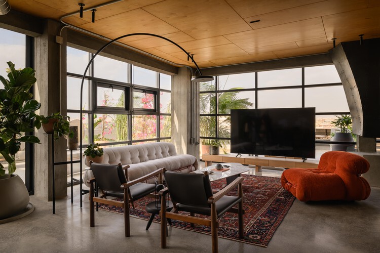 The V Penthouse / Badie Architects - Interior Photography, Living Room, Sofa, Lighting, Chair