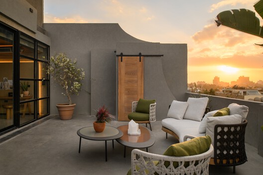 The V Penthouse / Badie Architects - Interior Photography, Living Room, Chair, Balcony, Courtyard, Patio