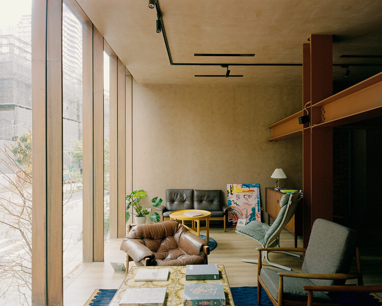 Apricity 开发品牌总部 / Soar Design Studio + Ray Architects - 室内图, 起居室, 木头, 椅子, 玻璃