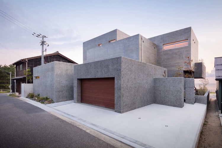 House on the Rias Coast / no.10 NOMURA Co., Ltd. - Exterior Photography, Concrete