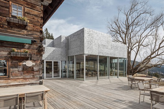 When Metal Breathes: The Porous Skin of the Steirereck Restaurant - Image 2 of 5