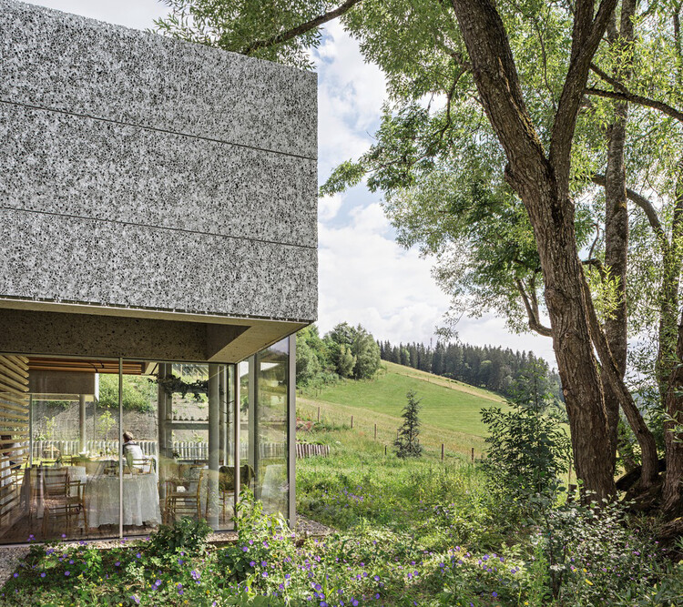 When Metal Breathes: The Porous Skin of the Steirereck Restaurant - Image 5 of 5