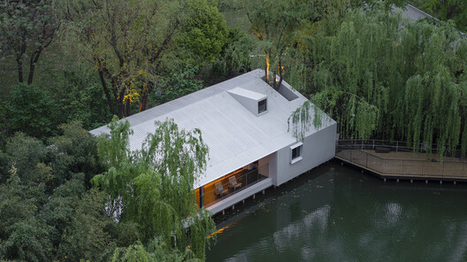 Casa del lago / Wutopia Lab - Fotografía exterior, Borde costero