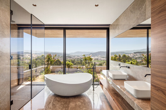 Empreendimento Residencial Aveleda / TRAMA arquitetos Empreendimento Residencial Aveleda / TRAMA arquitetos - Fotografia de Interiores, Banheiro