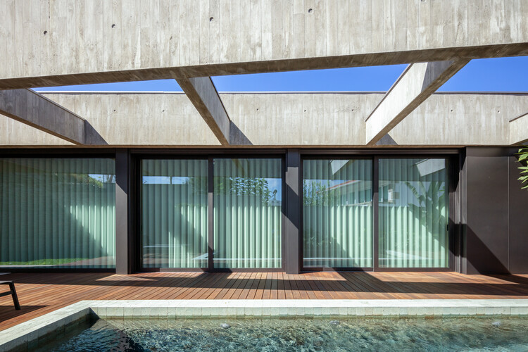 Casa das Camélias / TRAMA arquitetos - Fotografia de Interiores, Madeira, Concreto