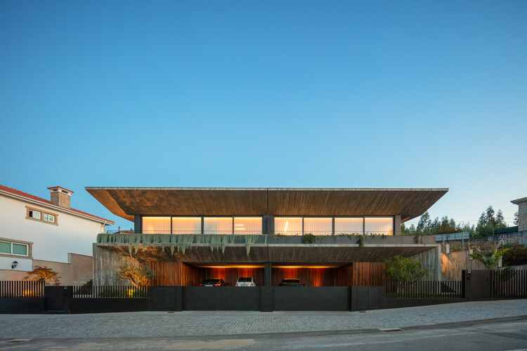Casa das Camélias / TRAMA arquitetos - Fotografia de Exterior, Madeira, Balcão