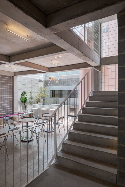 Pong 2.0 / Cabida Arquitectura - Fotografía interior, Escaleras, Concreto, Balcón