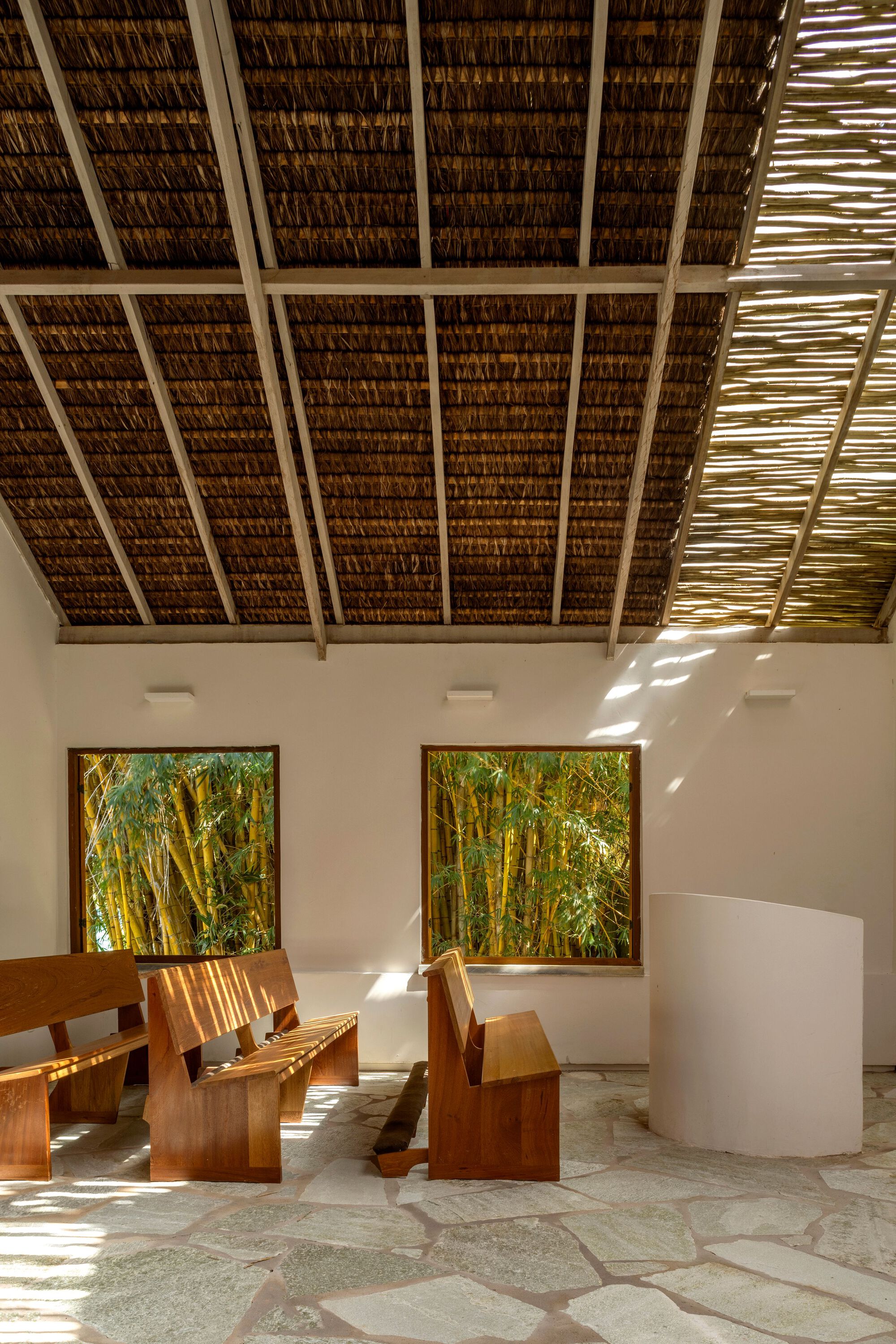 Gallery of Capela / Angela Castilho Arquitetura e Interiores - 8