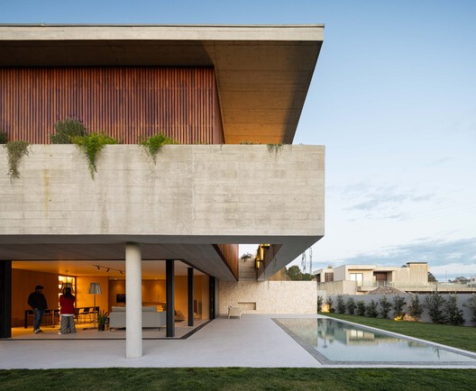 M House / Silverline - Image 2 of 35