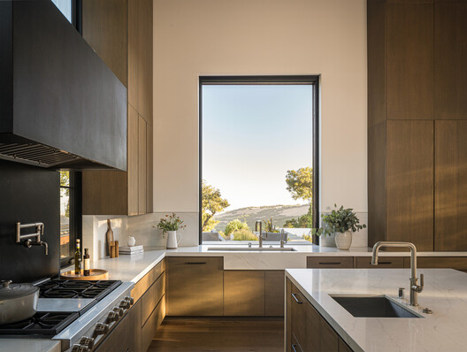 Sonoma Ridge House / Holder Parlette - Interior Photography, Kitchen, Countertop
