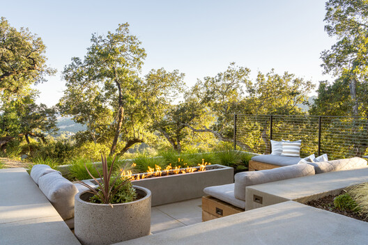 Sonoma Ridge House / Holder Parlette - Exterior Photography, Garden, Chair, Patio, Concrete, Courtyard