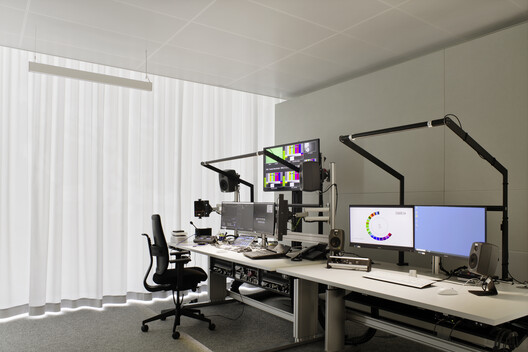 SWR Broadcasting-Studio / Steimle Architekten - Interior Photography, Lighting, Table