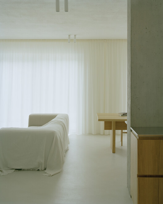 Casa con una ventana cuadrada / Set Architects - Fotografía interior, Dormitorio