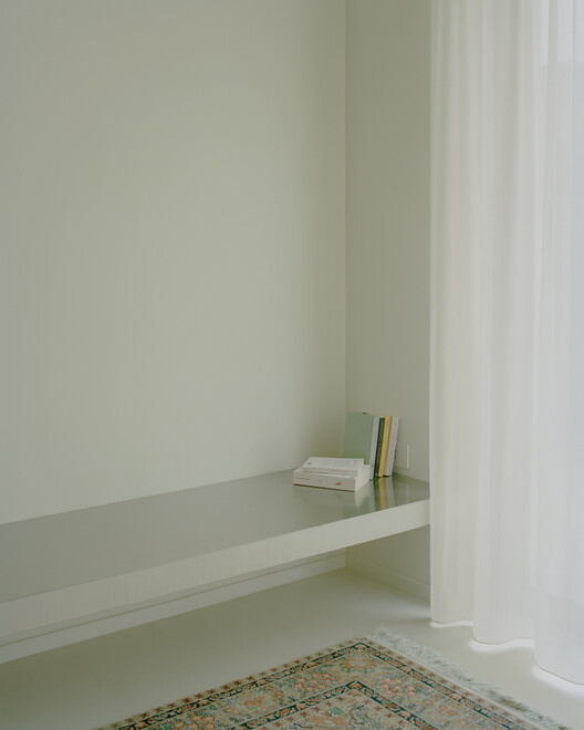 Casa con una ventana cuadrada / Set Architects - Imagen 14 de 27