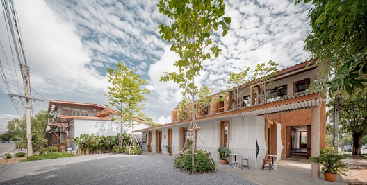  Kunst Ayutthaya 集合空间 / BodinChapa Architects - 建筑图, 阳台