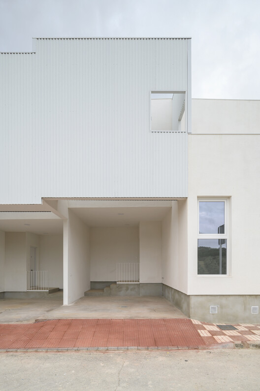 28 Patios y 14 viviendas / Crearctive + RKT Estudio - Fotografía interior, Concreto