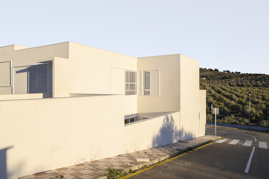 28 Patios y 14 viviendas / Crearctive + RKT Estudio - Fotografía exterior, Concreto